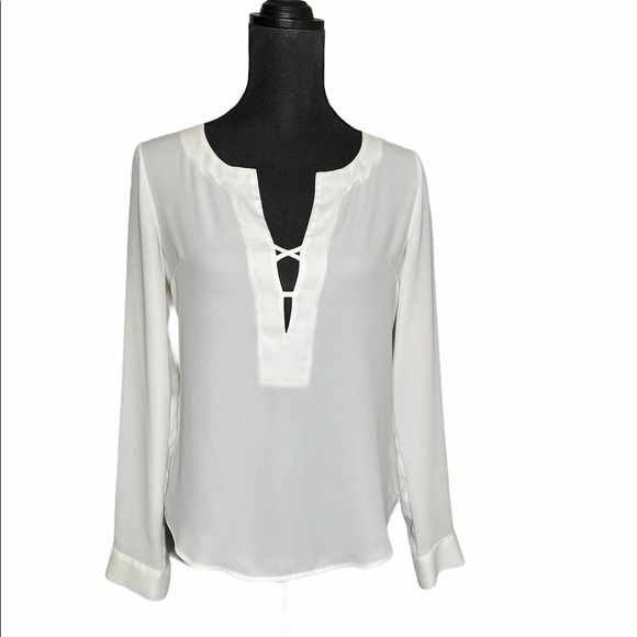 White blouse - Picture 2 of 5